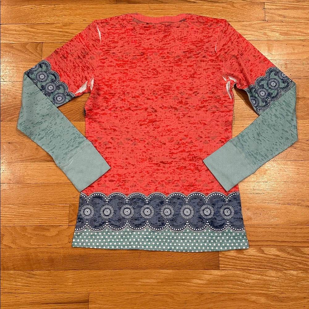 Whimsy Rose Signature Long Sleeve Crew Neck, Size M - Picture 4 of 5